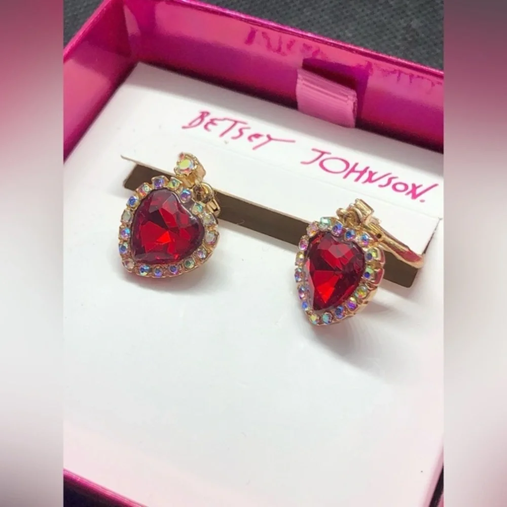 Betsey Johnson heart shaped rhinestones & ruby gemstone dangling earrings‎ new - Picture 13 of 13